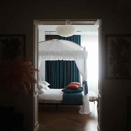 Mola Mola Apart Hotel Lviv Bagian luar foto