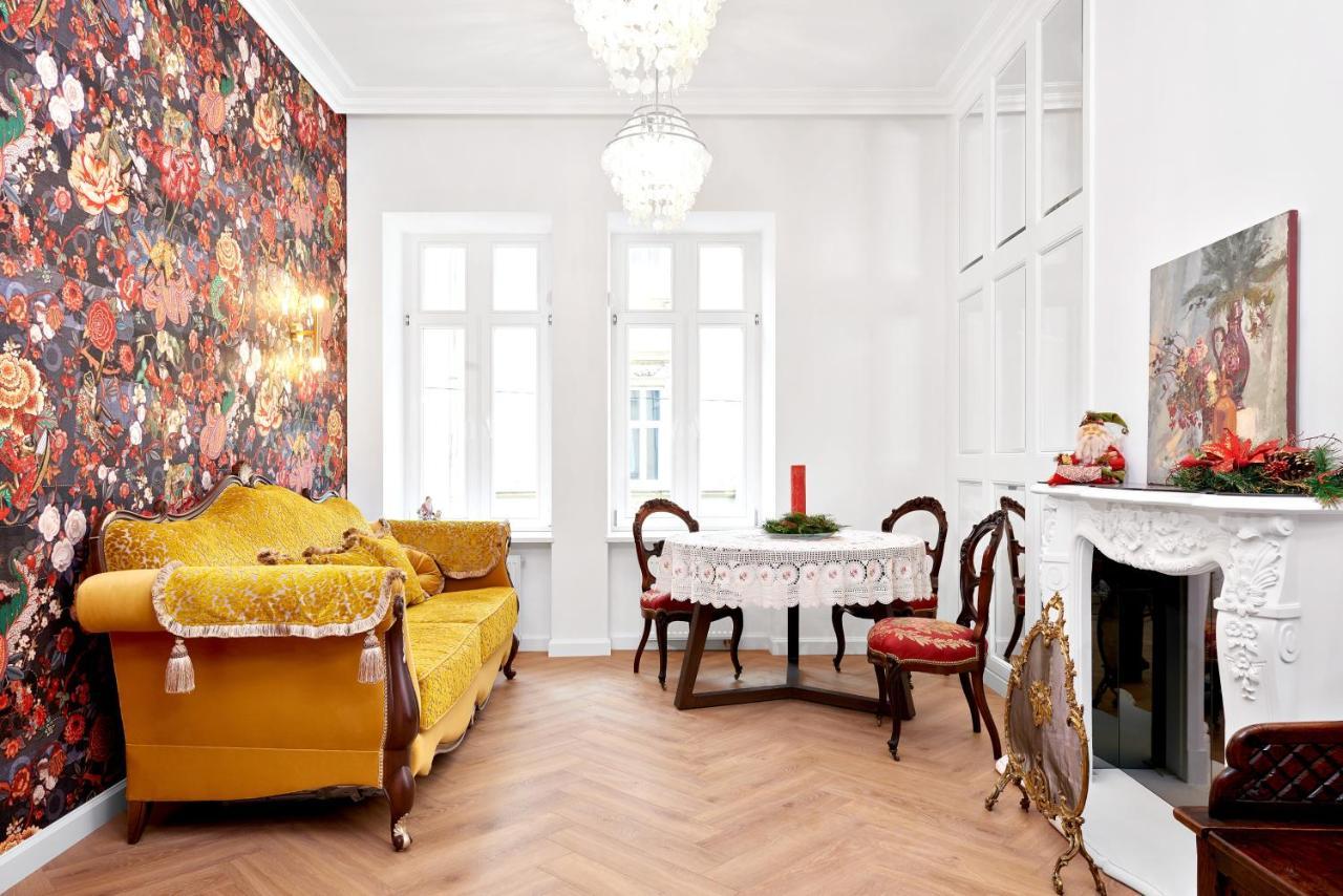 Mola Mola Apart Hotel Lviv Bagian luar foto