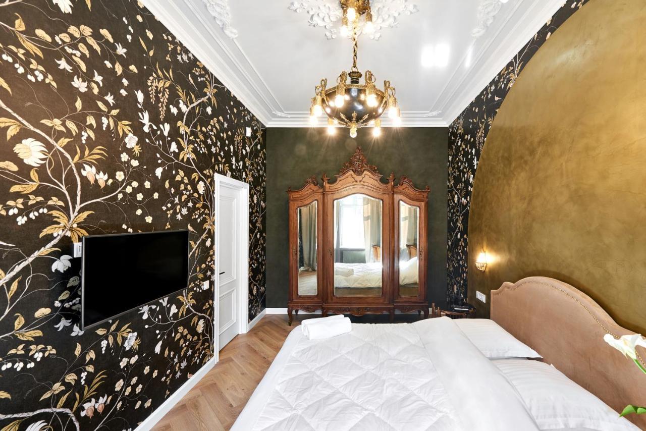 Mola Mola Apart Hotel Lviv Bagian luar foto