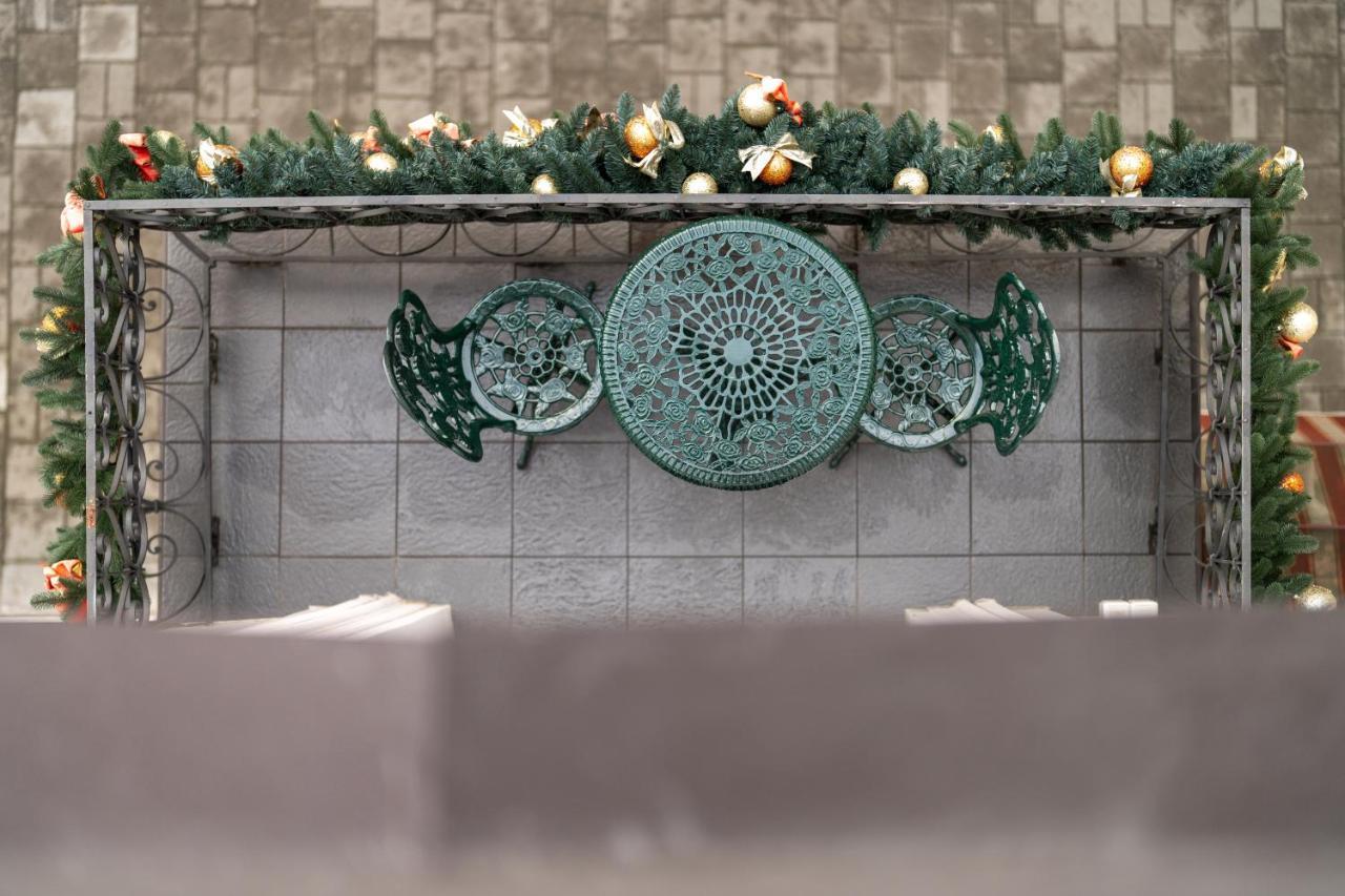 Mola Mola Apart Hotel Lviv Bagian luar foto