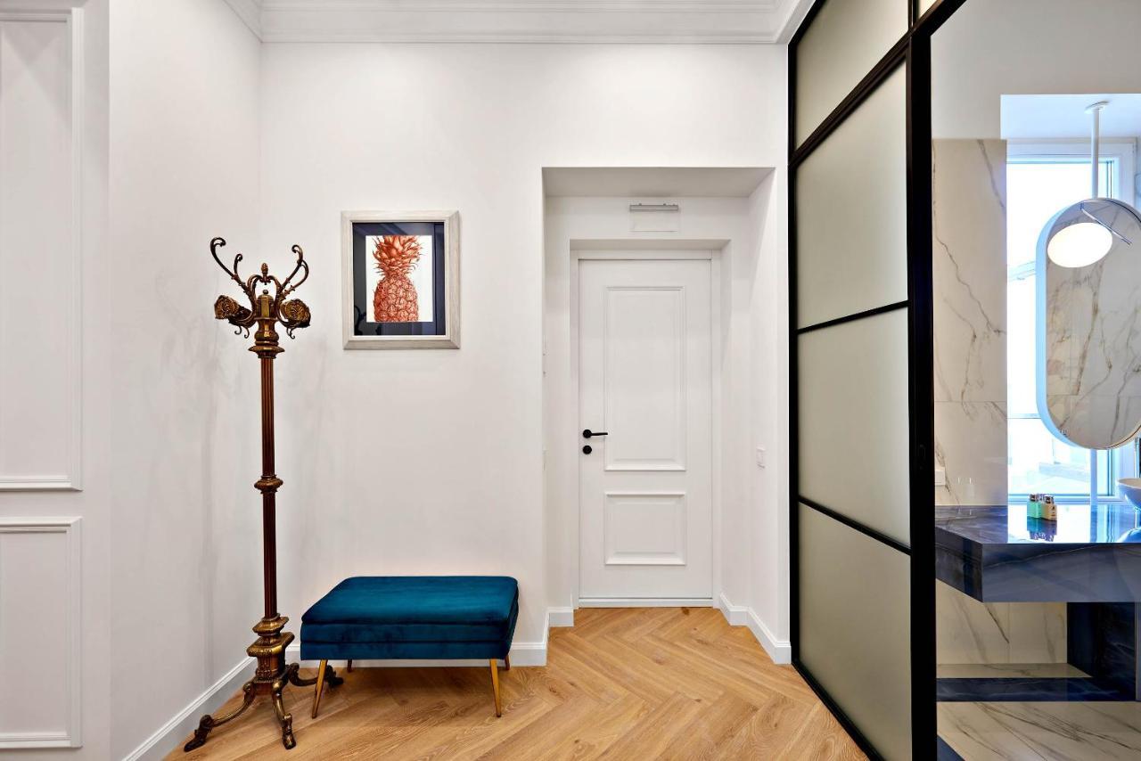 Mola Mola Apart Hotel Lviv Bagian luar foto
