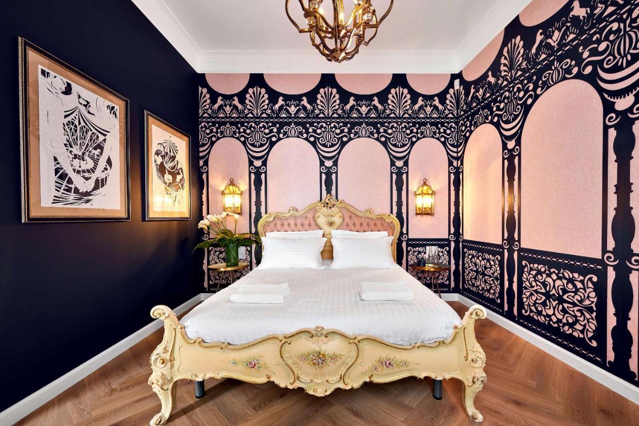 Mola Mola Apart Hotel Lviv Bagian luar foto