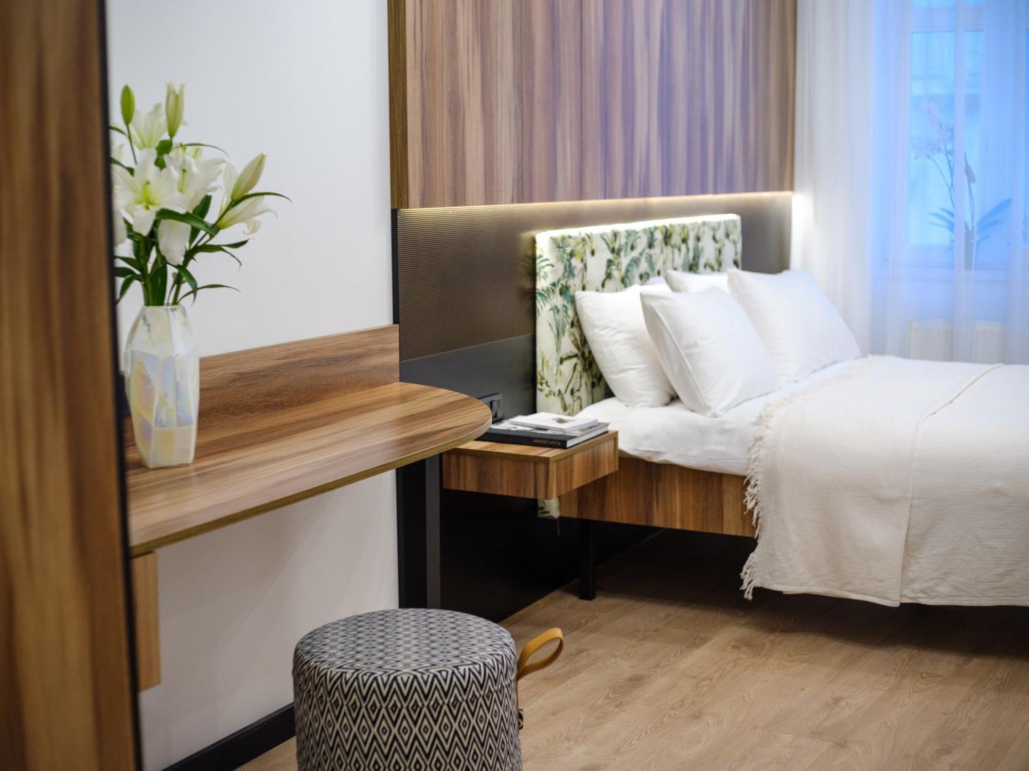 Mola Mola Apart Hotel Lviv Bagian luar foto